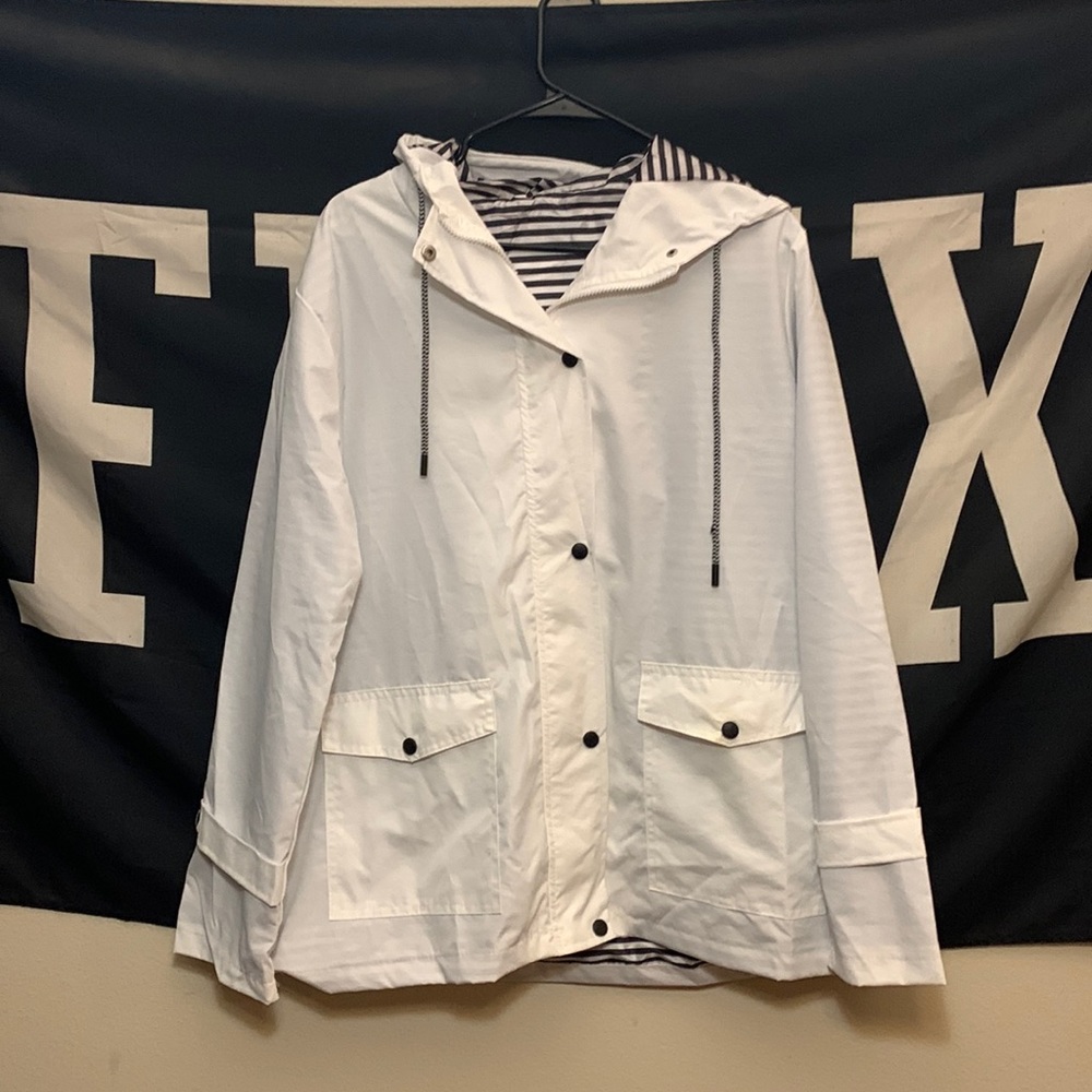 NWOT DISCOUNT*****NO NAMED RAINCOAT